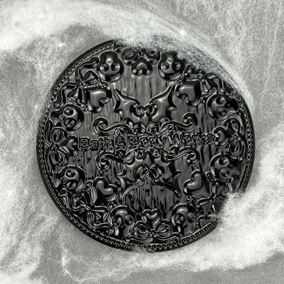 Halloween 2025 Bath & Body Works Vampire Blood Single Wick Candle Embossed Lid - Picture 7 of 9